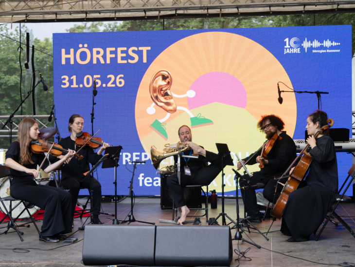 Treppenhausquartett feat. Felix Klieser auf der Bühne.