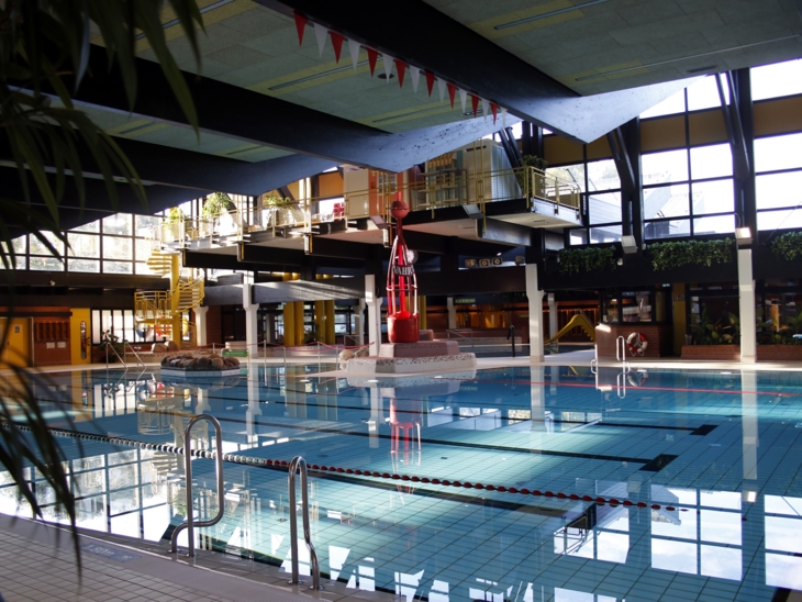 Schwimmhalle