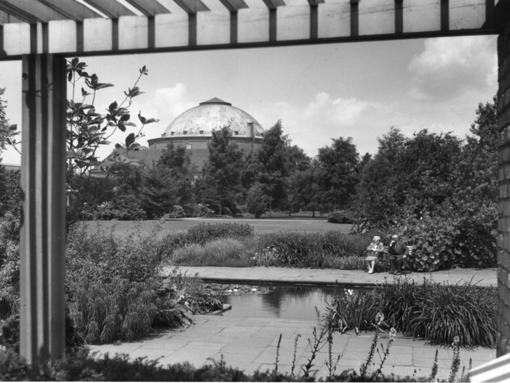 Ein altes Foto, das den hannoverschen Stadtpark zeigt.