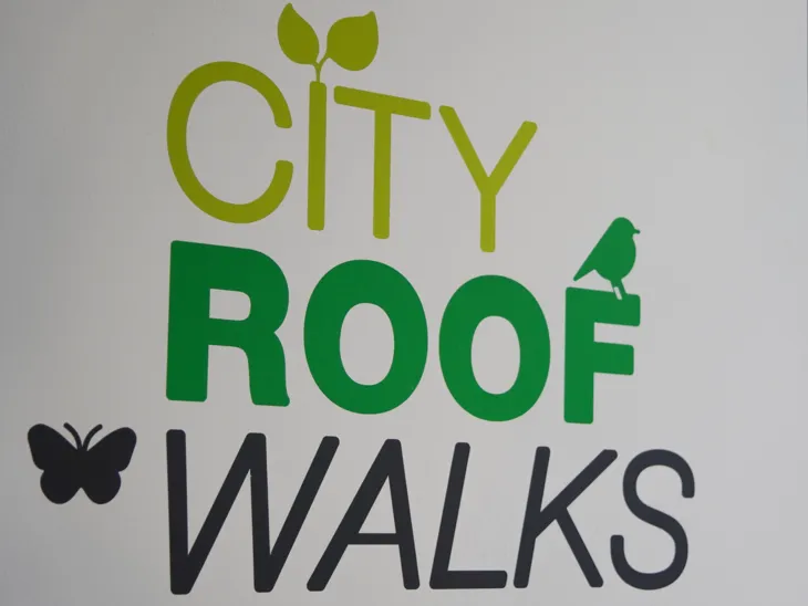 Ein Logo, in dem "City Roof Walk" steht.