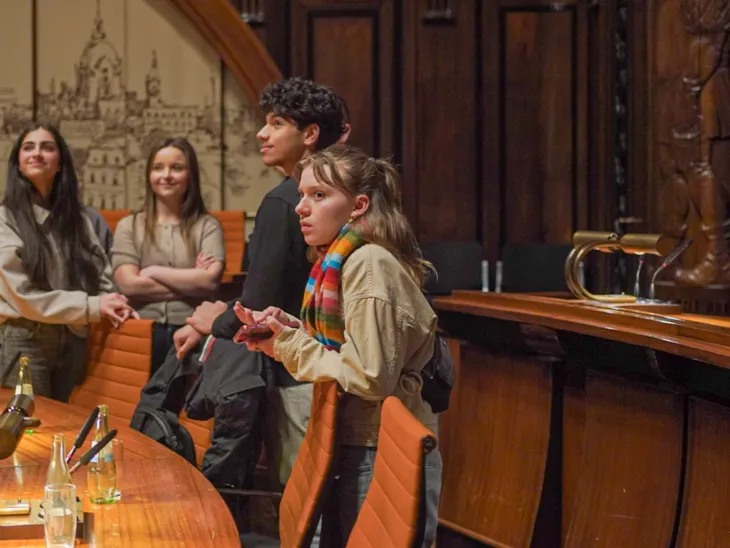 Schüler*innen der Leonore-Goldschmidt-Schule nach dem Townhall-Gespräch