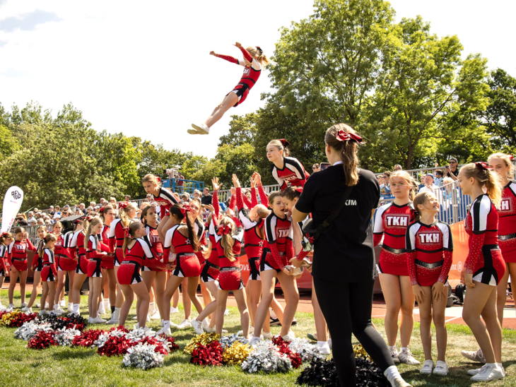 Finals 2026: Cheerleaderinnen sorgen für Stimmung beim Frauen-Flag-Football.