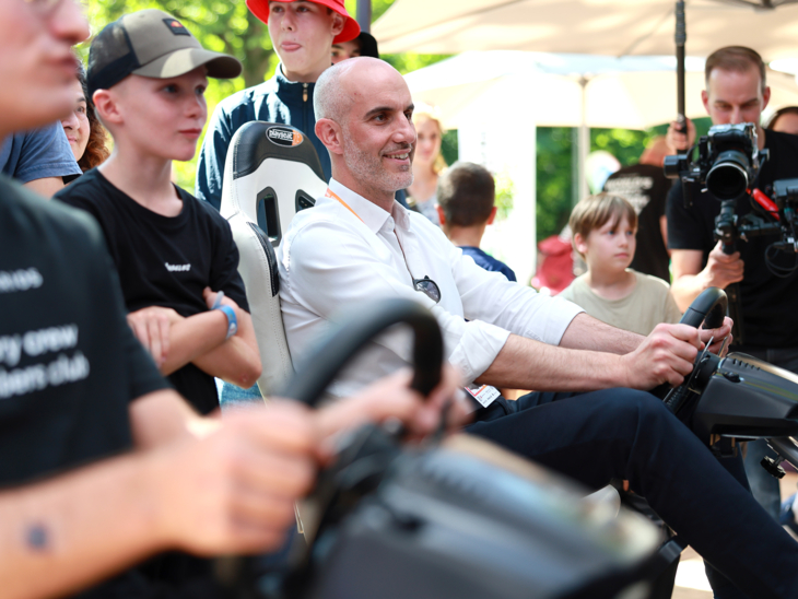 Oberbürgermeister besucht die VGH Finals-Meile.