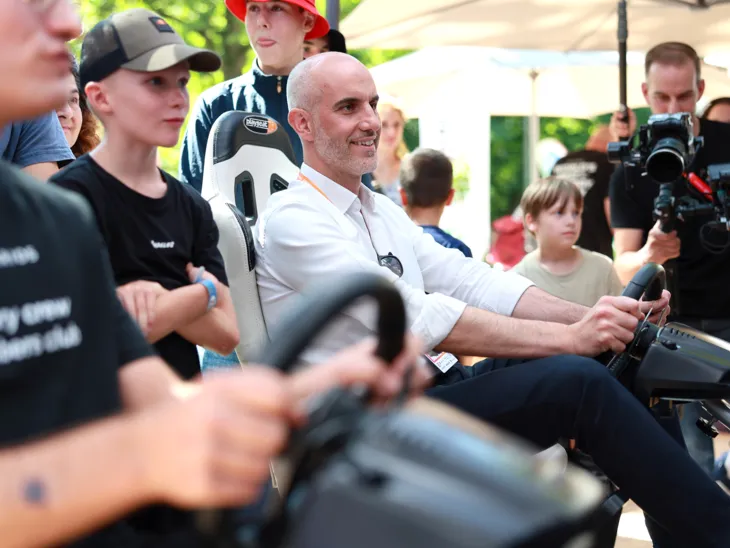 Oberbürgermeister besucht die VGH Finals-Meile.
