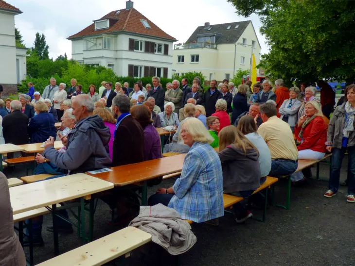 Besucherinnen und Besucher.