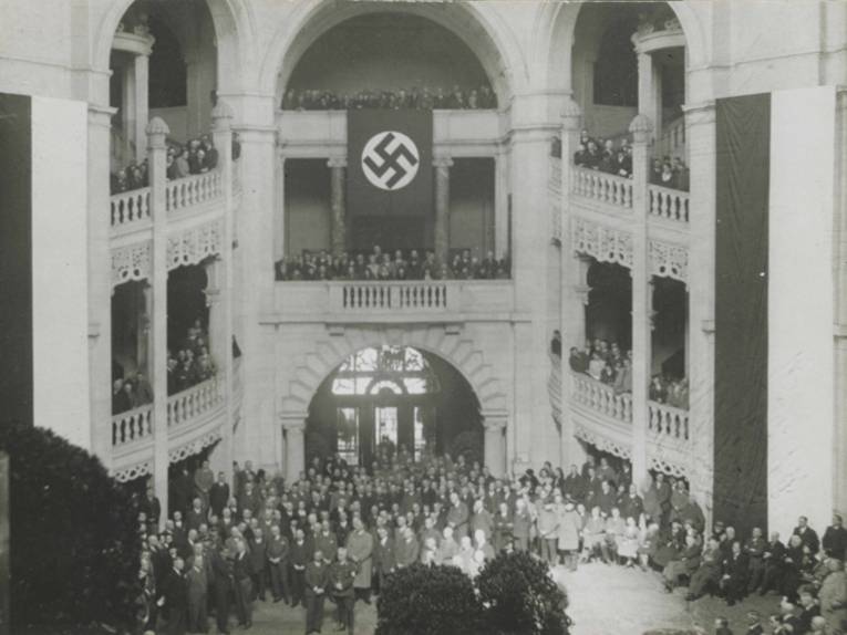 Einführung der Bürgervorsteher am 6. April 1933 in der Zentralhalle des Neuen Rathaus Hannover