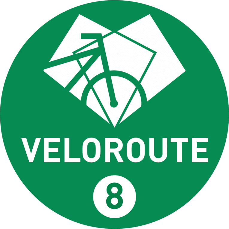 Grünes Logo mit einem Fahrrad und der Aufschrift Veloroute 8.