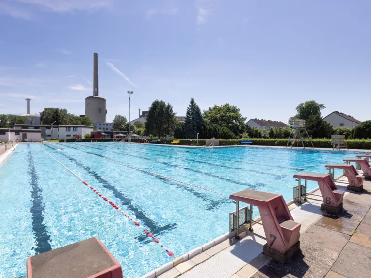 Schwimmbecken