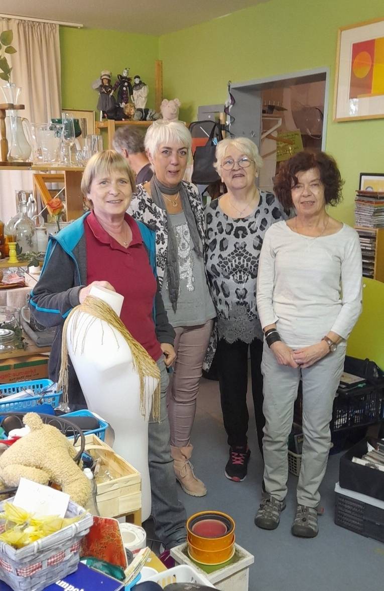 Mitarbeiterinnen des Umsonstladen Katte 10 am Kronsberg