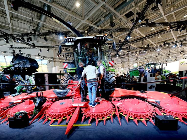 Halle 27: Häcksel-, Mäh- und Presstechnik, mech. Pflanzenschutz