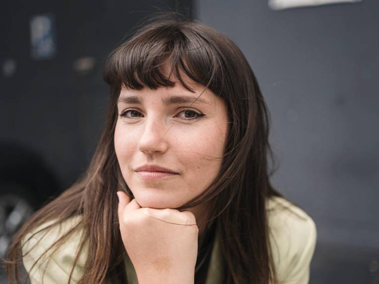 Die Aktivistin und Autorin Carla Hinrichs