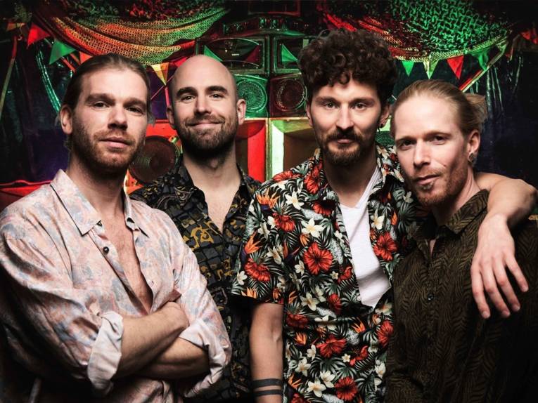 Die vier Bandmitglieder von Makatumbe