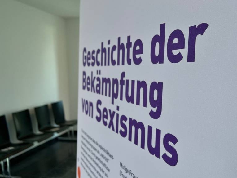 Ein Plakat der Ausstellung.