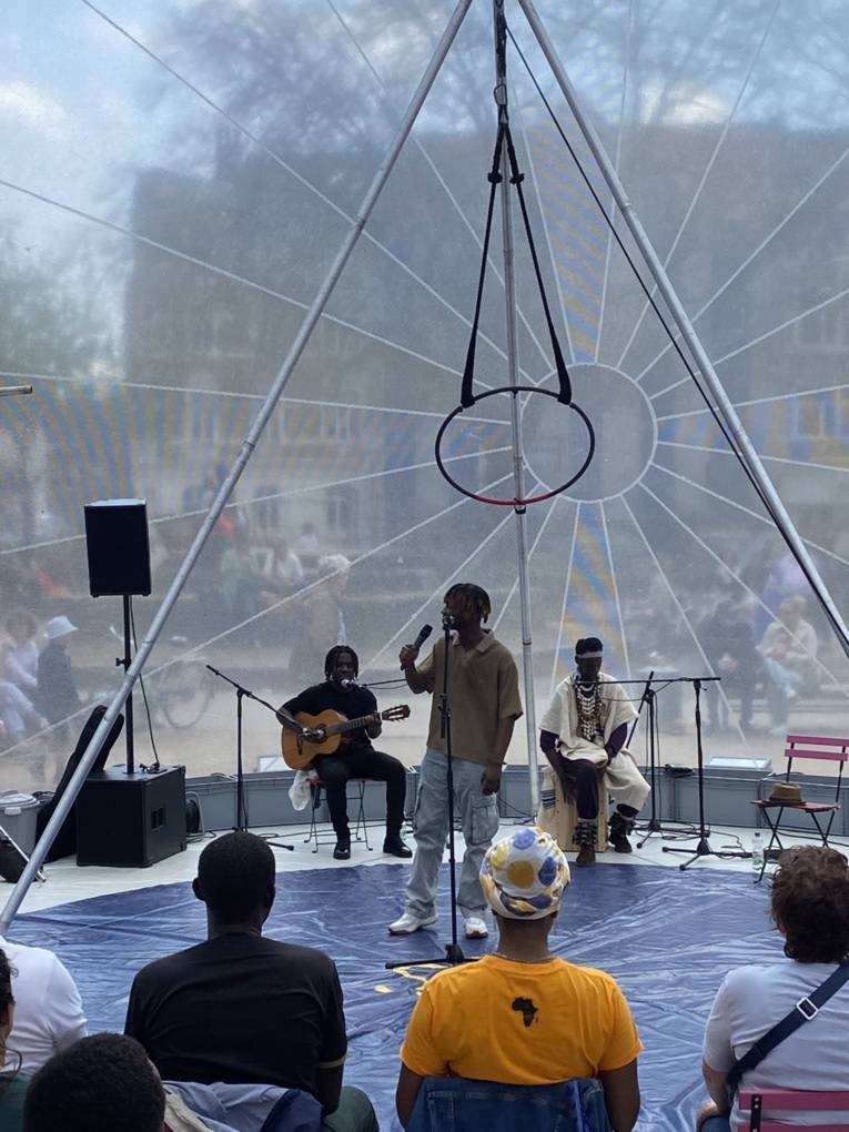 Die Musiker sorgen für tolle Stimmung im Städtoskoop.