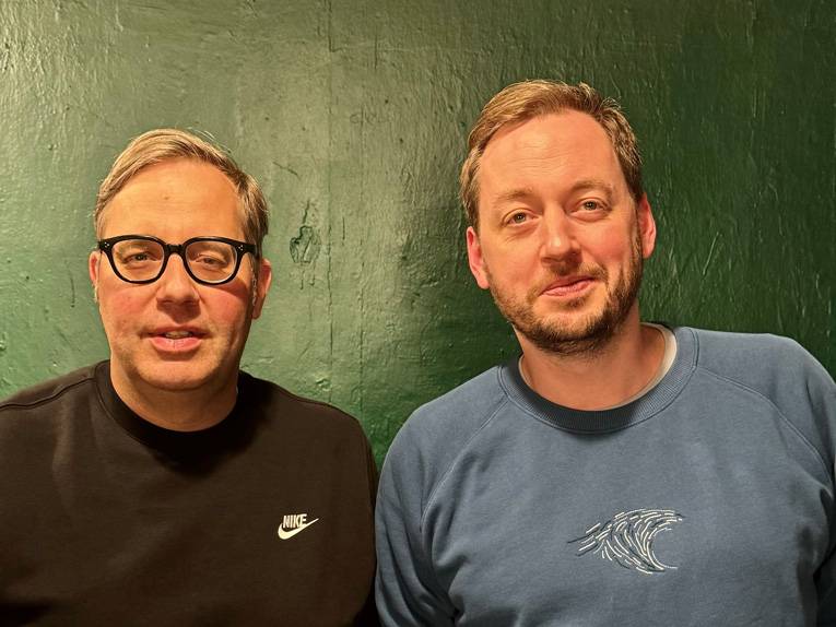 Chefredakteur des Fußballmagazins 11 FREUNDE, Philipp Köster, und 11 FREUNDE-Autor Stephan Reich
