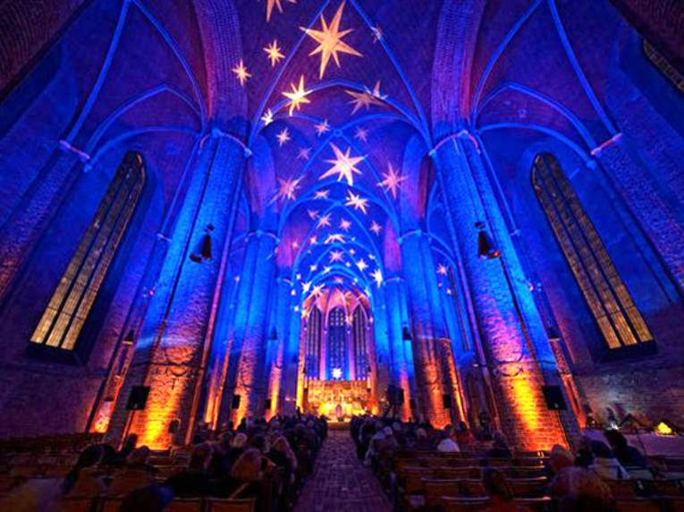 Stimmungsvolle Beleuchtung in der Marktkirche Hannover
