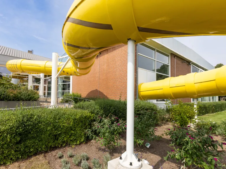 Hallenfreibad Burgdorf &uuml;berdimensionierte R&ouml;hre