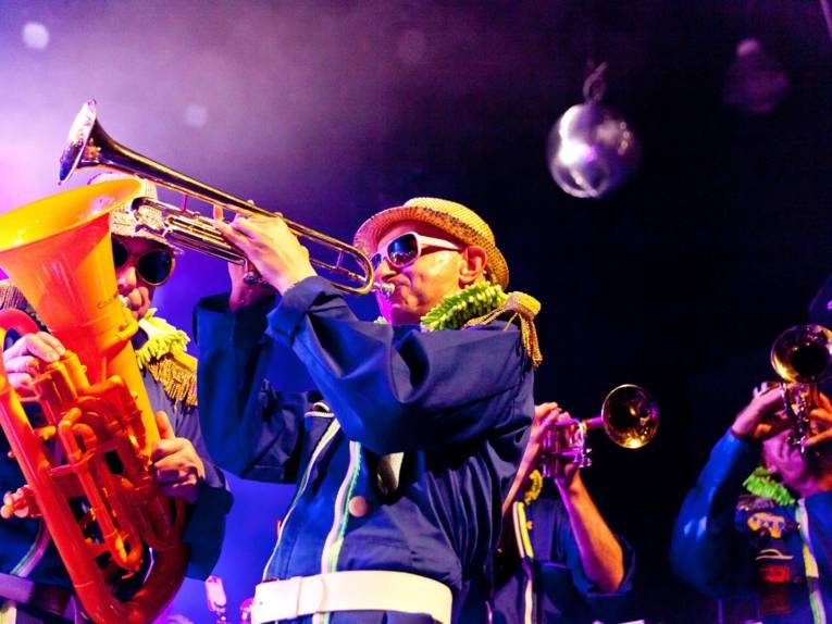 Musiker mit Blasinstrumenten