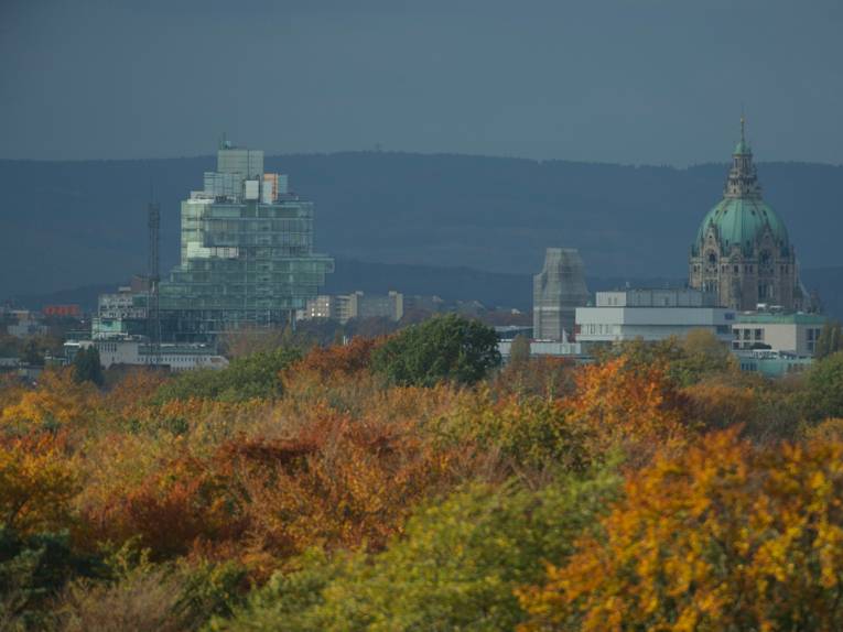 Blick auf das Neue Rathaus und die Nord LB Hannover