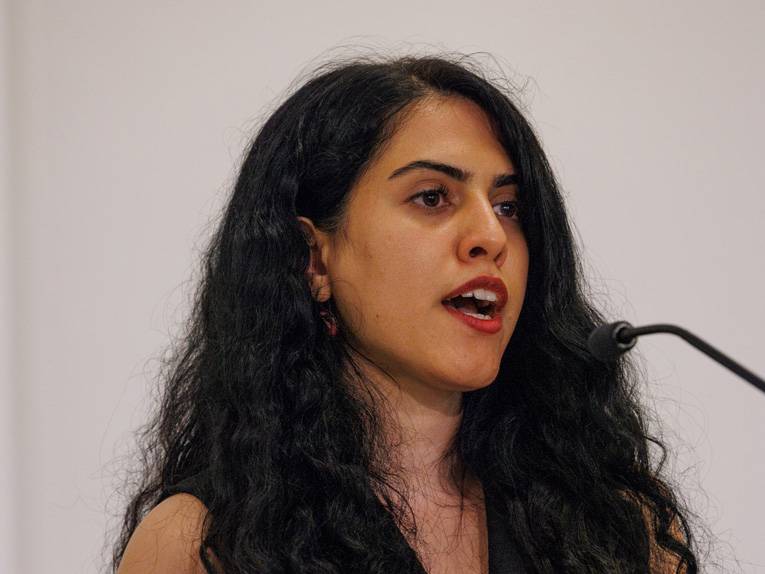 Die iranische Autorin Atefe Asadi