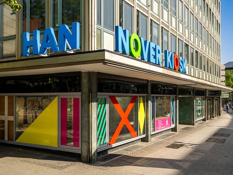 Hannover Kiosk, Karmarschstraße 40, Schaufenster Außenansicht am Tag