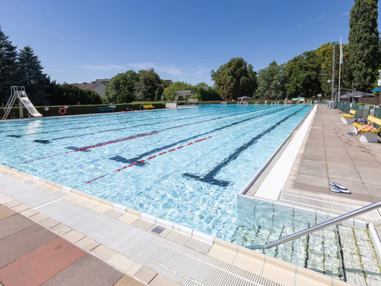 Schwimmbecken