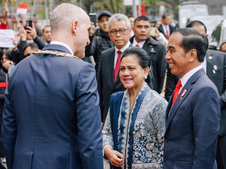 Oberbürgermeister Belit Onay und der indonesische Staatspräsident mit seiner Frau.