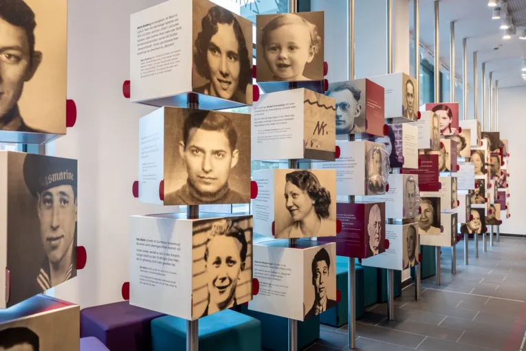 Menschen und ihre Biografien im ZeitZentrum Zivilcourage.