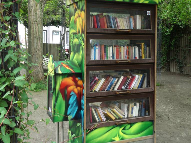 Ein umgestalteter Bücherschrank