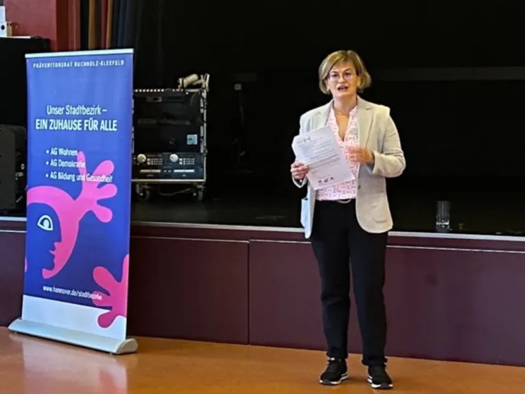 Einf&uuml;hrungsvortrag der Stadtbezirksmanagerin Kathrin Rembecki.