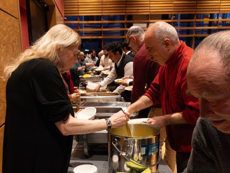 Essensausgabe bei der Nacht der Begegnung 2026.