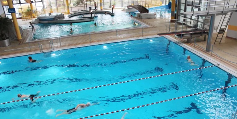 Schwimm- und Spaßbecken im aquaLaatzium