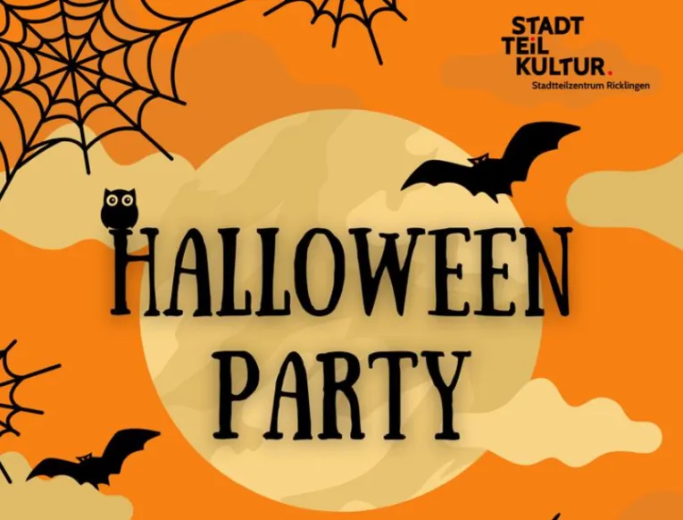 Eine Stadt im dunkeln mit Fledermäusen und gespenstern mit orangenem Nacht Himmel. Auf dem Flyer sind alle Infos für die Veranstaltung.