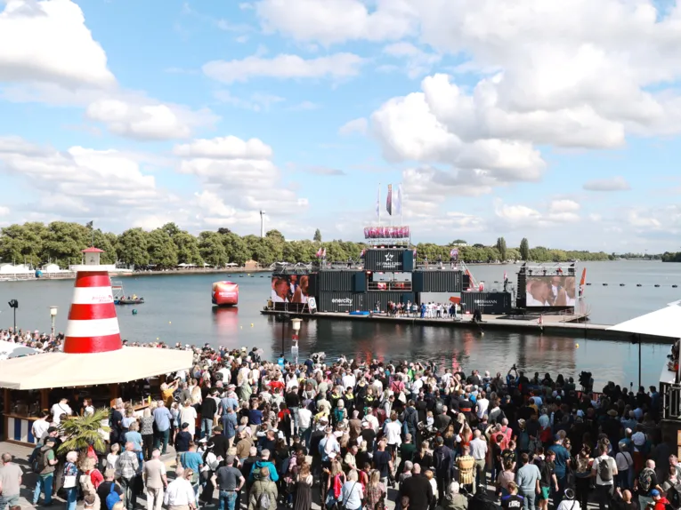 Stimmungsvoller Auftakt: Die Finals 2026 Hannover wurden auf der schwimmenden Bühne am Maschsee eröffnet.