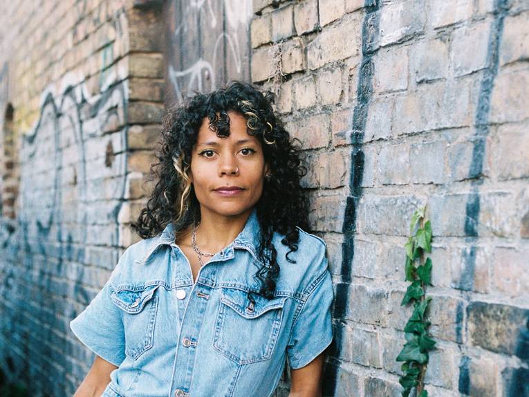 Die Autorin Emilia Roig