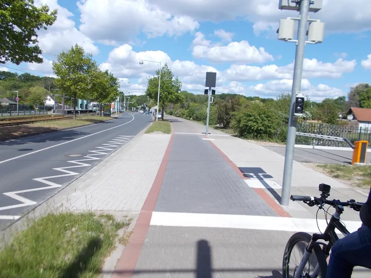 Bilder von Radwegen der veloroute 6.