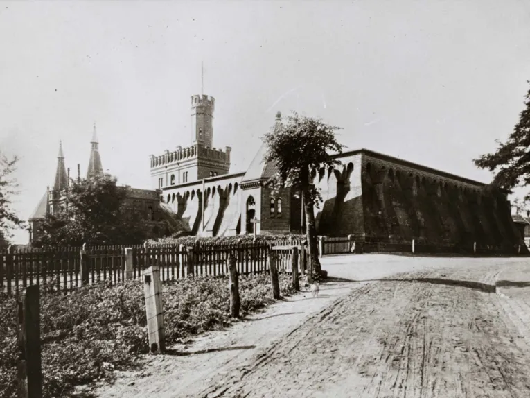 Geb&auml;ude. Historische Schwarz-Wei&szlig;-Aufnahme