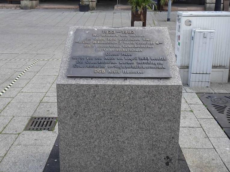 Gedenkstein für das alte Gewerkschaftshaus Hannover in der Goseriede, 2020