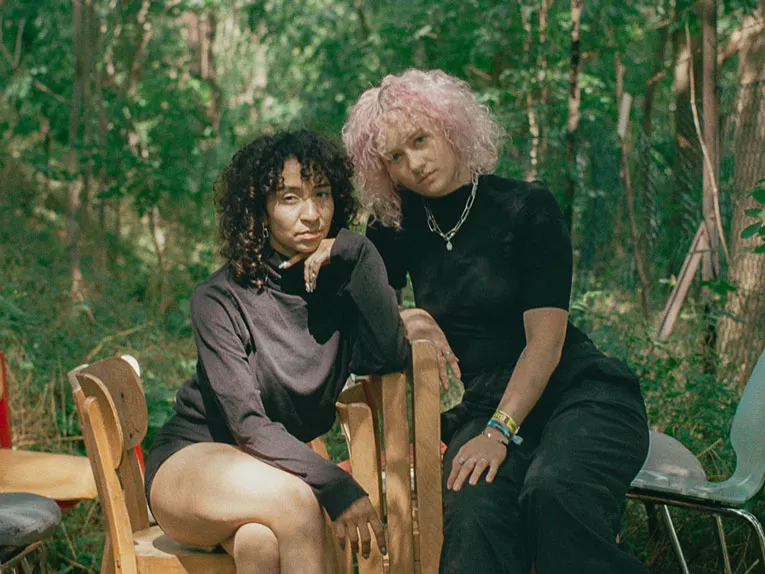 Tänzerin Stephanie Ilova und Poetry-Slammerin Antonia Josefa