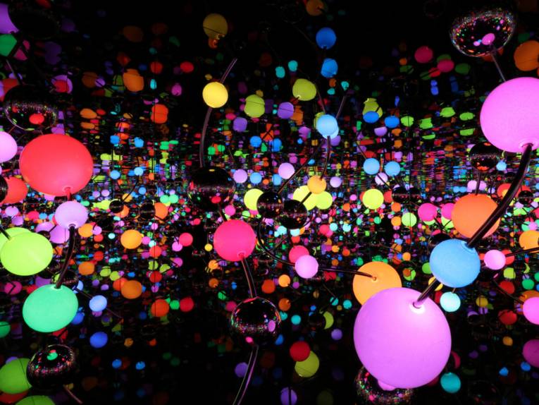 Kunstwerk "Mirrored Room" im Sprengel-Museum