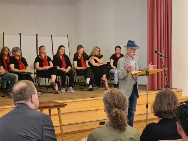 Laudiationen von stellv. Bezirksb&uuml;rgermeister Lothar Poll&auml;hne.