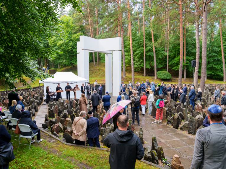 Gedenkveranstaltung im Wald von Bikernieki am 3. Juli 2026