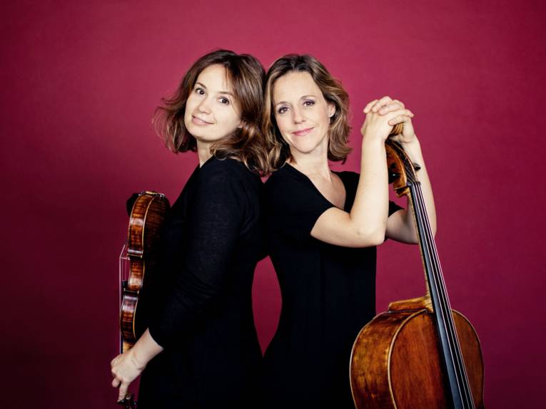 Zwei Frauen mit Streichinstrumenten