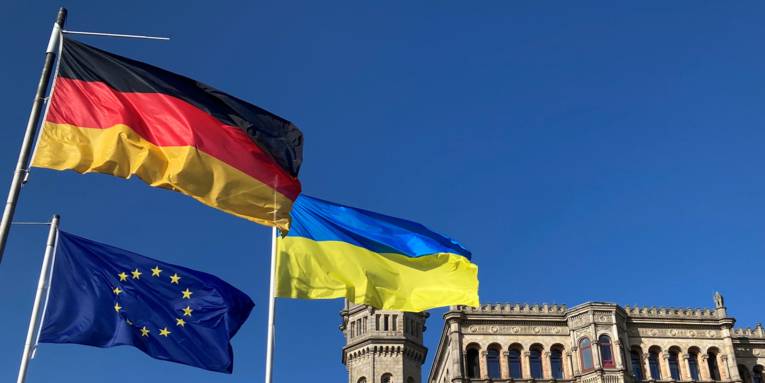 Fahne von Deutschland, Europa und Ukraine