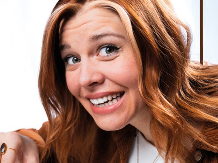 Die Kabarettistin Laura Brümmer