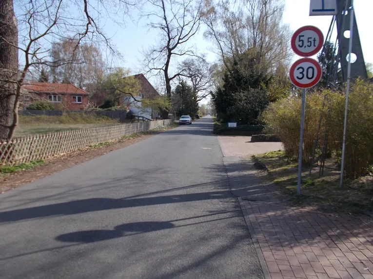 Verschiedene Bilder des Streckenverlaufes der Veloroute 3.