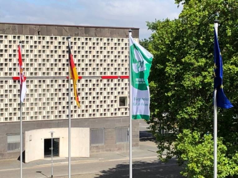 Flaggentag 2023 in Hannover vor dem Rathaus