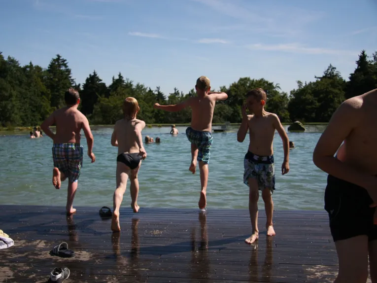Badesee im Feriendorf Eisenberg