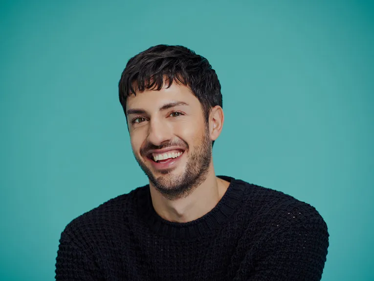 Der Arzt, Autor und Influencer Aljosha Muttardi