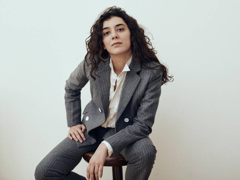 Die Autorin Nora Haddada